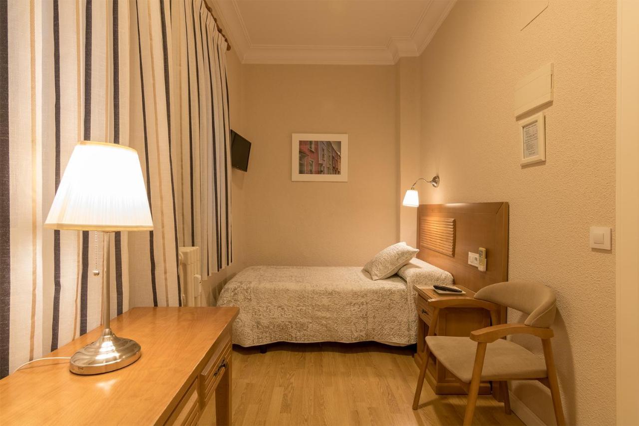 Hostal Santillan Madrid Ngoại thất bức ảnh
