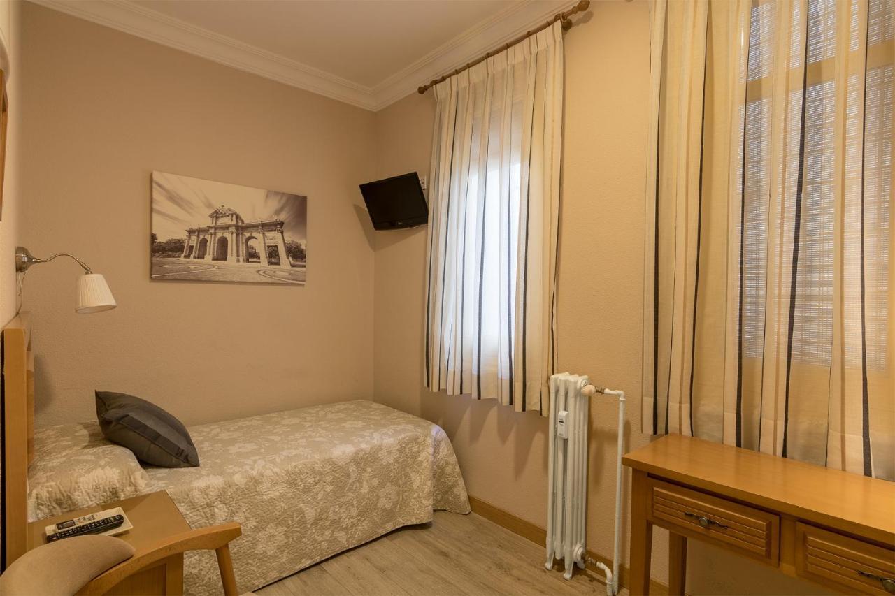 Hostal Santillan Madrid Ngoại thất bức ảnh