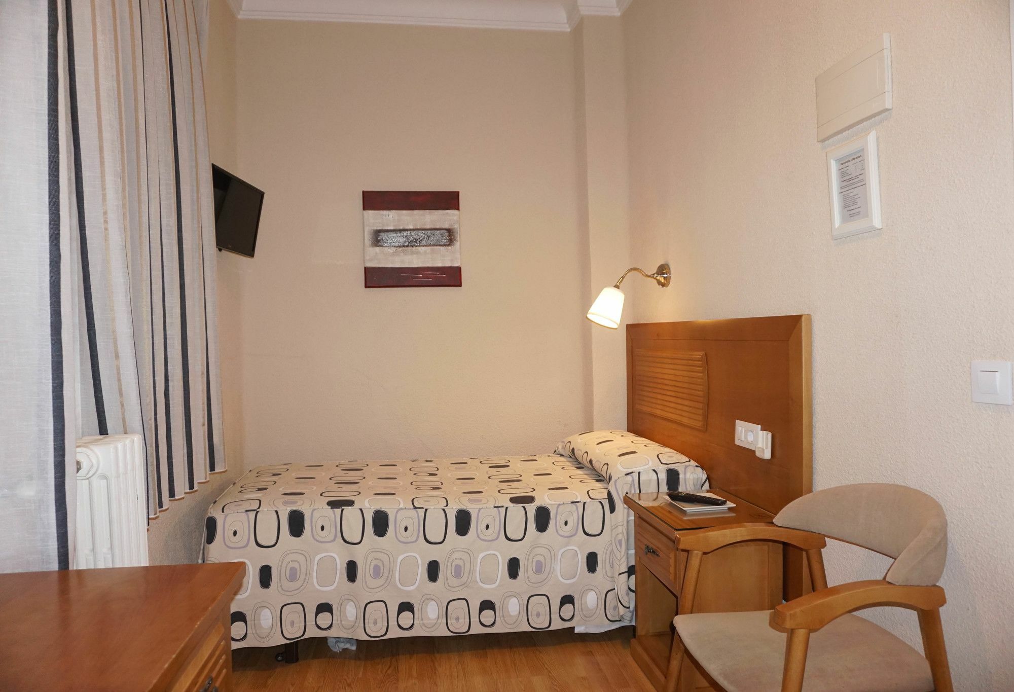 Hostal Santillan Madrid Ngoại thất bức ảnh