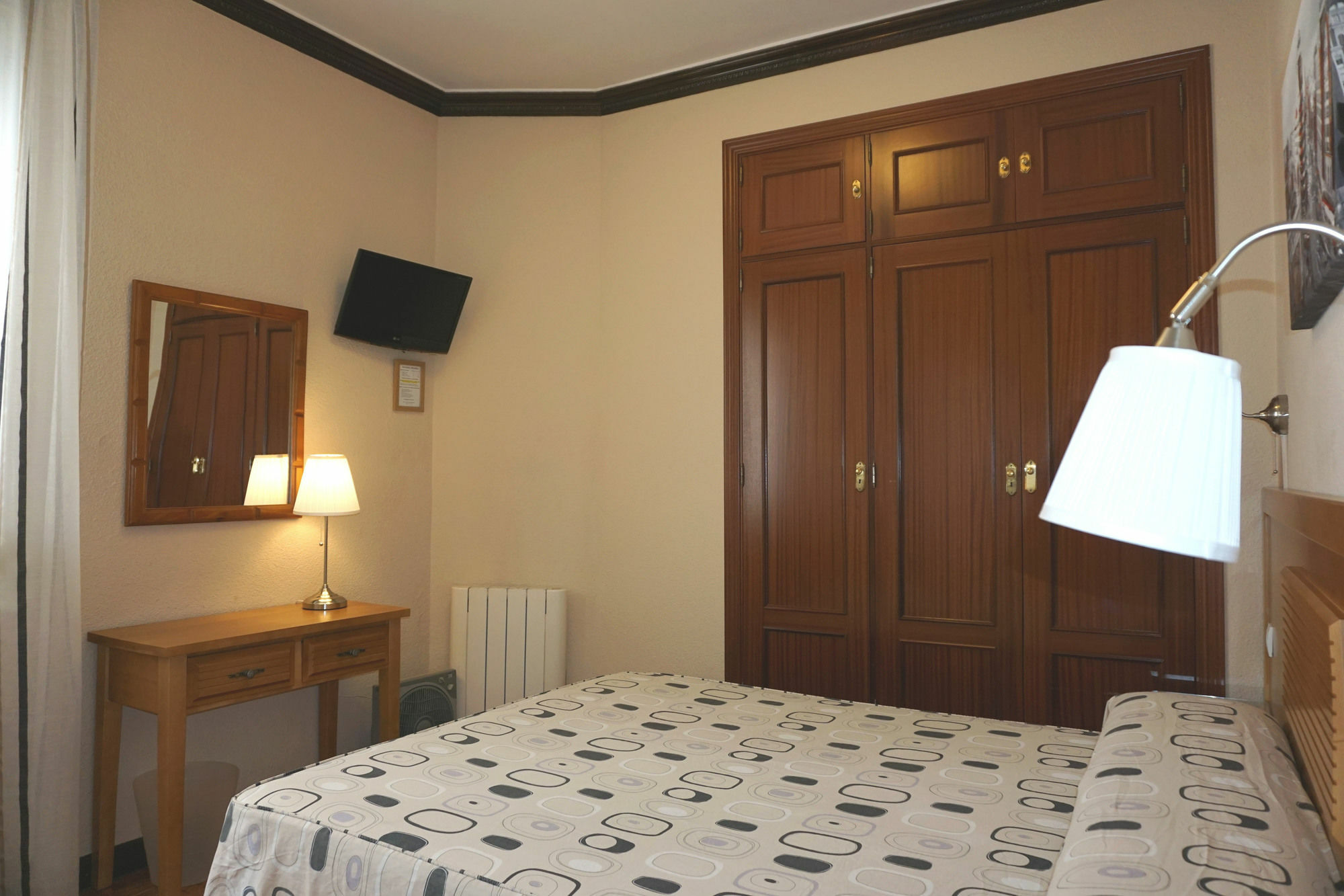 Hostal Santillan Madrid Ngoại thất bức ảnh