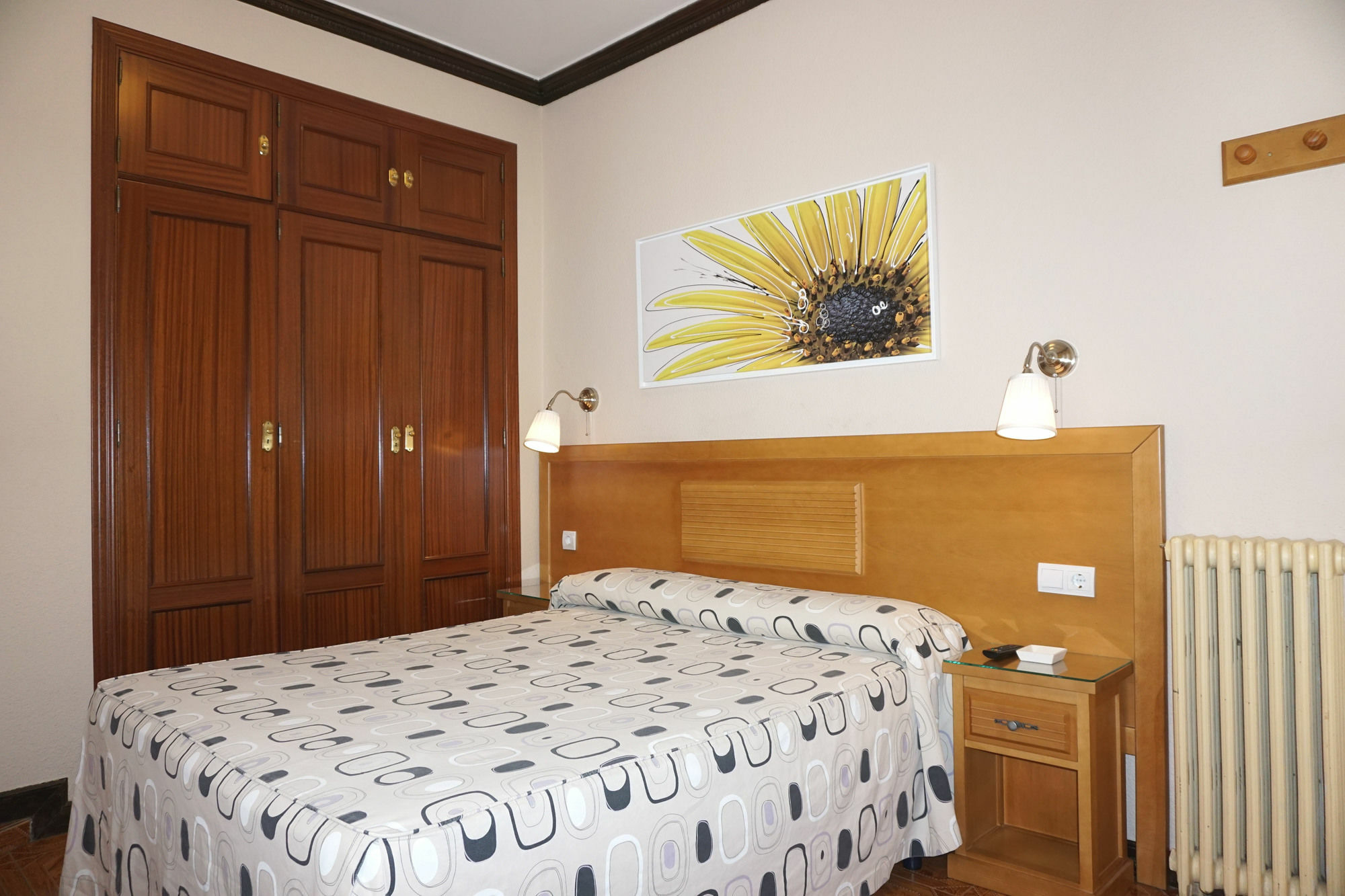 Hostal Santillan Madrid Ngoại thất bức ảnh