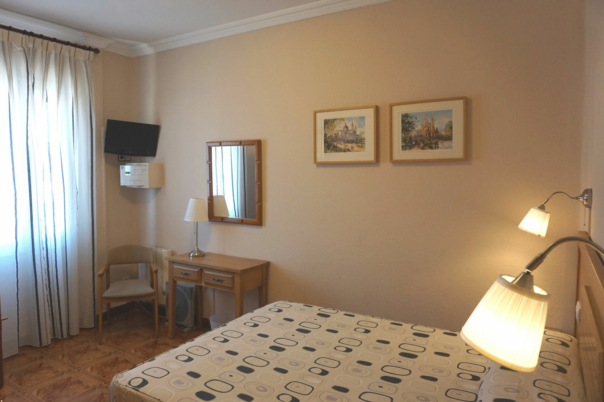 Hostal Santillan Madrid Ngoại thất bức ảnh