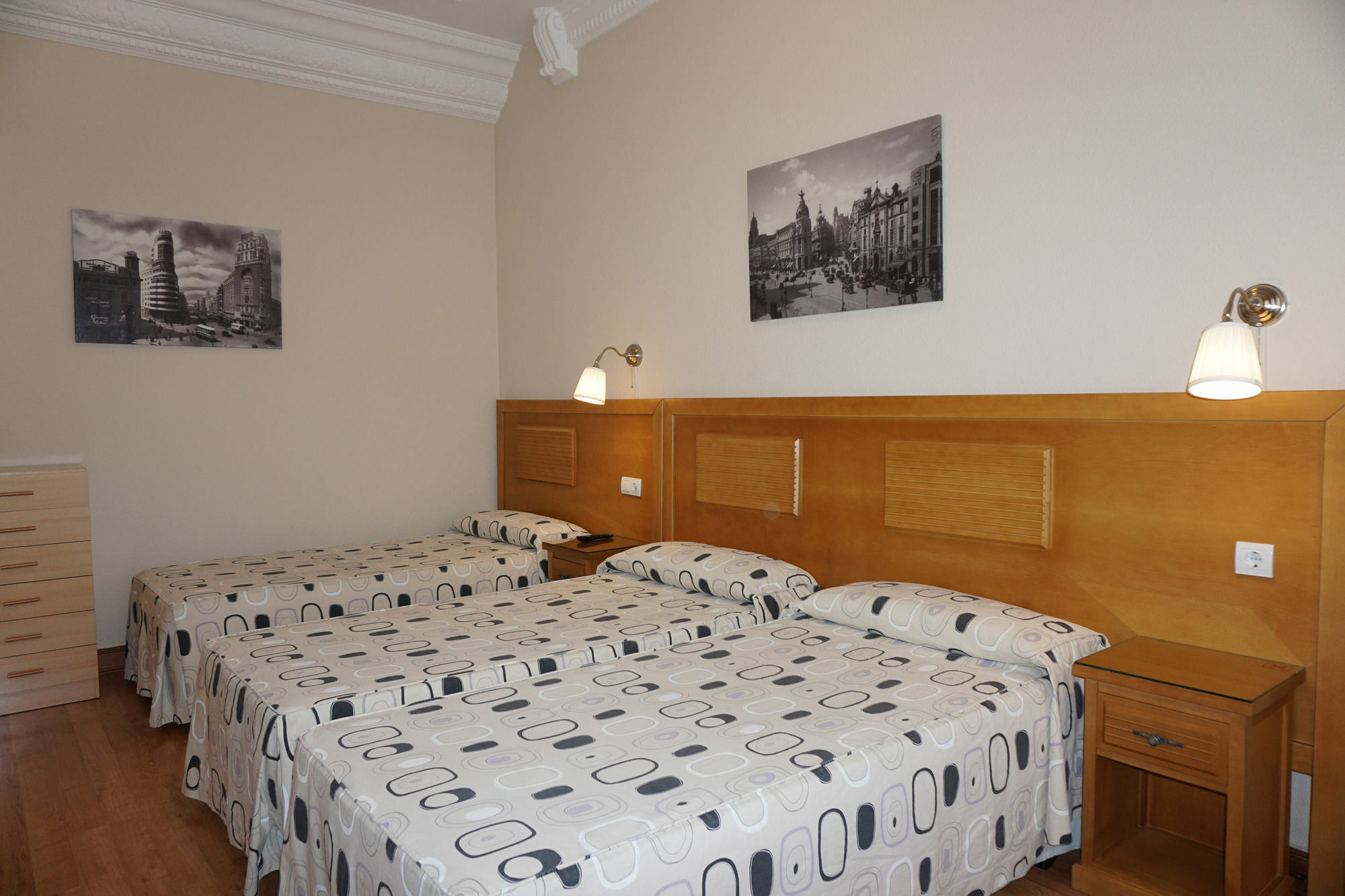Hostal Santillan Madrid Ngoại thất bức ảnh