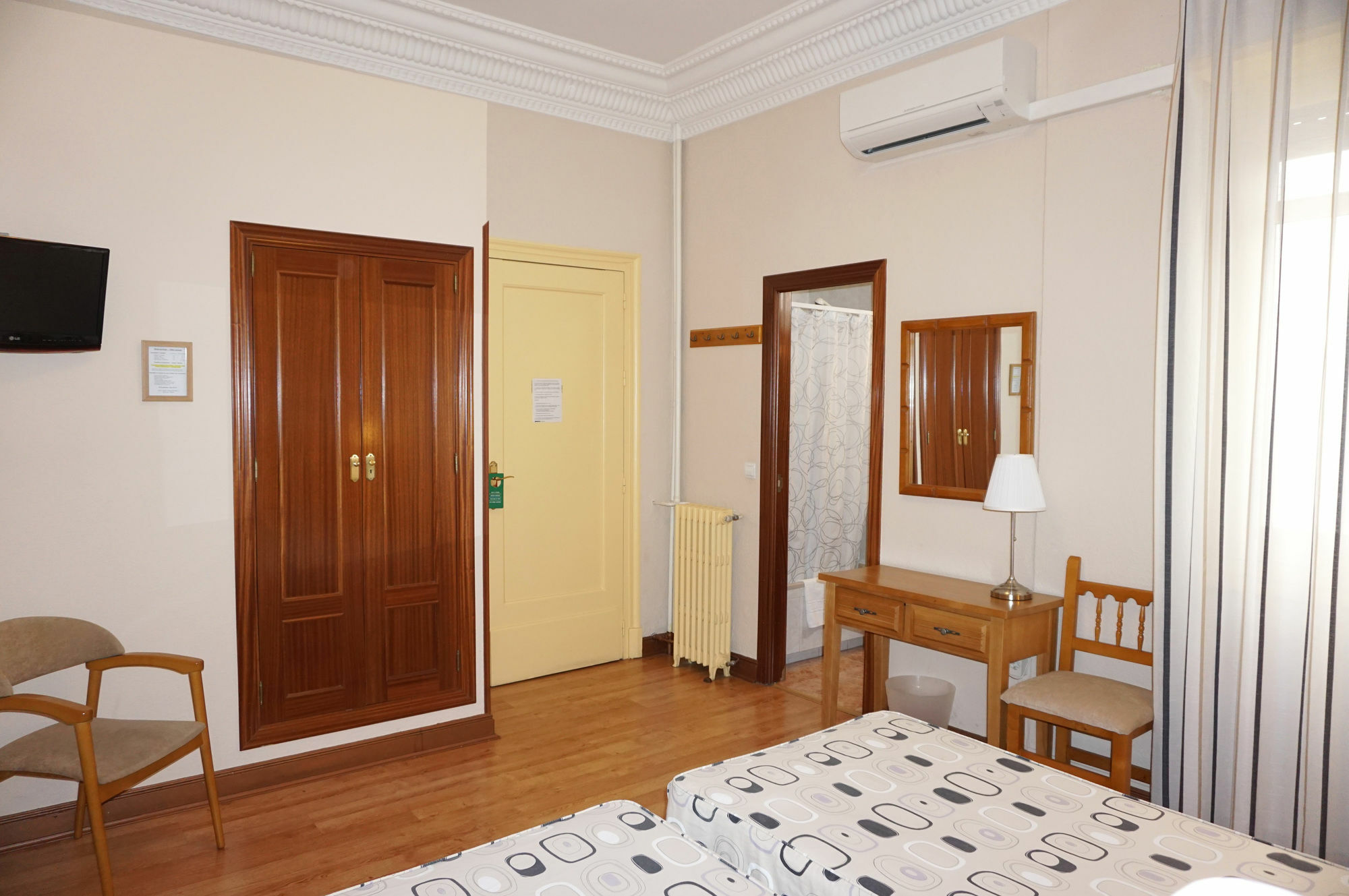 Hostal Santillan Madrid Ngoại thất bức ảnh