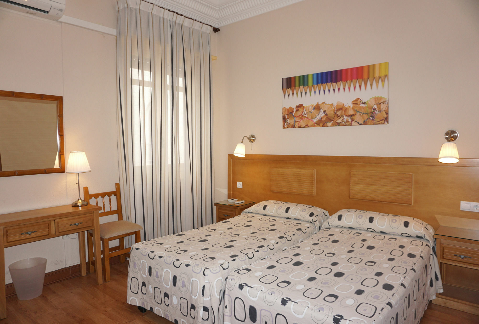 Hostal Santillan Madrid Ngoại thất bức ảnh