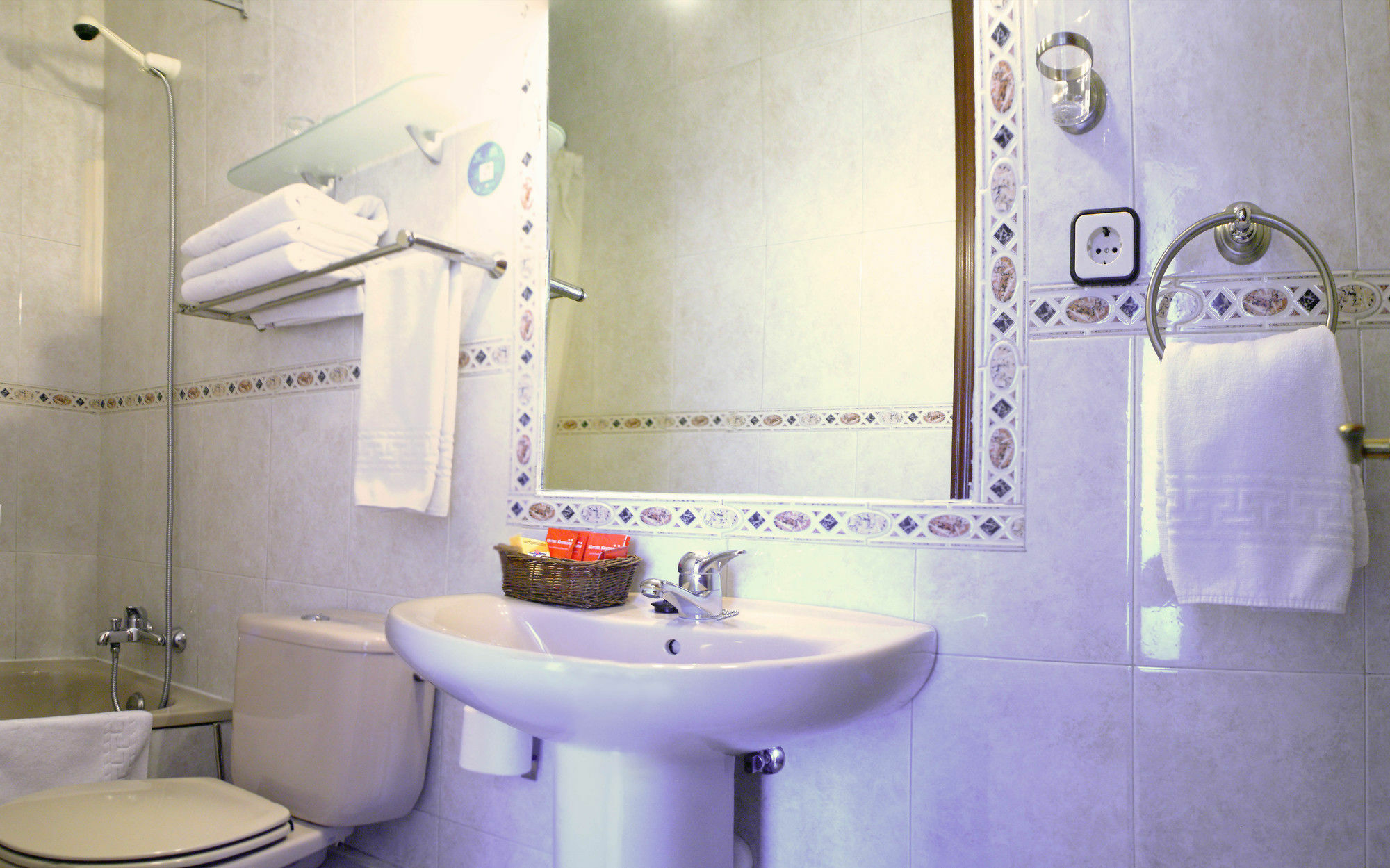 Hostal Santillan Madrid Ngoại thất bức ảnh