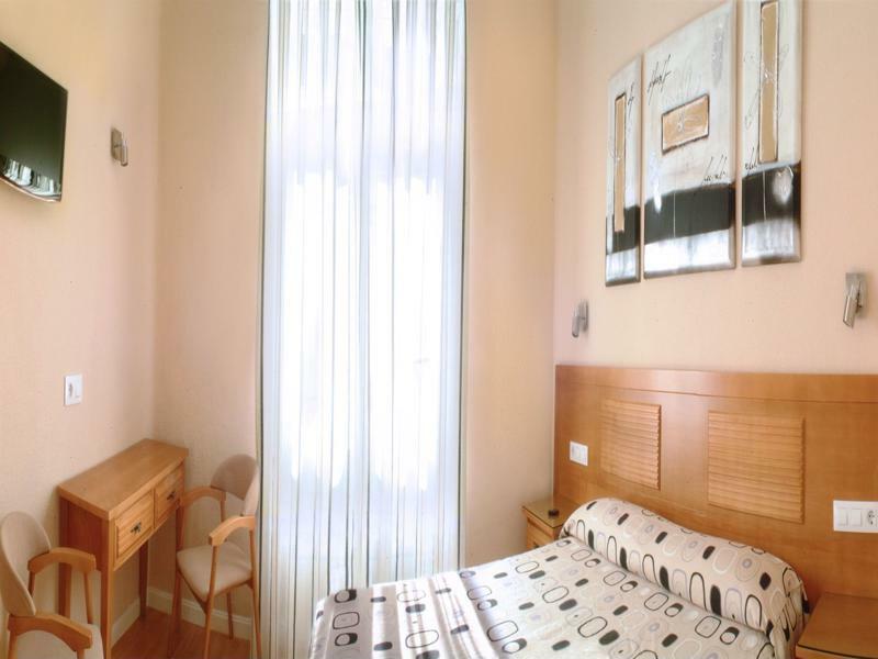 Hostal Santillan Madrid Ngoại thất bức ảnh